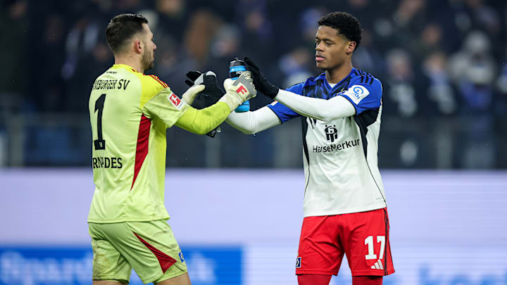 Warmed Omari (rechts) bleibt beim HSV 