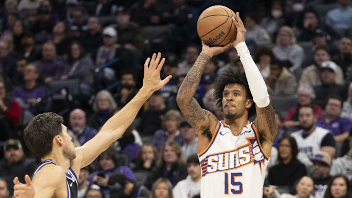 November 13, 2024; Sacramento, California, USA; Phoenix Suns forward Jalen Bridges (15) shoots the basketball against Sacramento Kings forward Doug McDermott (7) during the fourth quarter at Golden 1 Center. Mandatory Credit: Kyle Terada-Imagn Images November 13, 2024; Sacramento, California, USA; Phoenix Suns forward Jalen Bridges (15) shoots the basketball against Sacramento Kings forward Doug McDermott (7) during the fourth quarter at Golden 1 Center. Mandatory Credit: Kyle Terada-Imagn Images