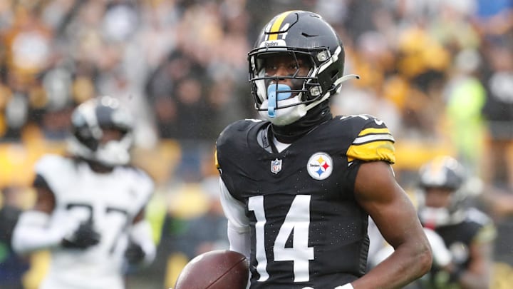 Oct 29, 2023; Pittsburgh, Pennsylvania, USA;  Pittsburgh Steelers wide receiver George Pickens (14) runs to score a touchdown on a pass reception against the Jacksonville Jaguars during the third quarter at Acrisure Stadium.  Mandatory Credit: Charles LeClaire-Imagn Images