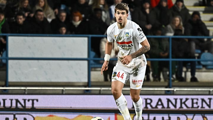 Luka Vuskovic in action against Dender
