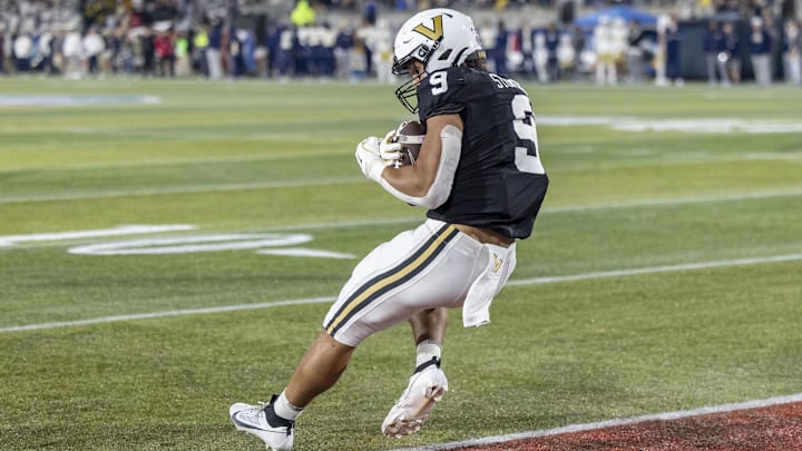 Dec 27, 2024; Birmingham, AL, USA; Vanderbilt Commodores tight end Eli Stowers (9) grabs a touchdown pass against the Georgia Tech Yellow Jackets during the second half of the 2024 Birmingham Bowl at Protective Stadium. Mandatory Credit: Vasha Hunt-Imagn Images Dec 27, 2024; Birmingham, AL, USA; Vanderbilt Commodores tight end Eli Stowers (9) grabs a touchdown pass against the Georgia Tech Yellow Jackets during the second half of the 2024 Birmingham Bowl at Protective Stadium. Mandatory Credit: Vasha Hunt-Imagn Images
