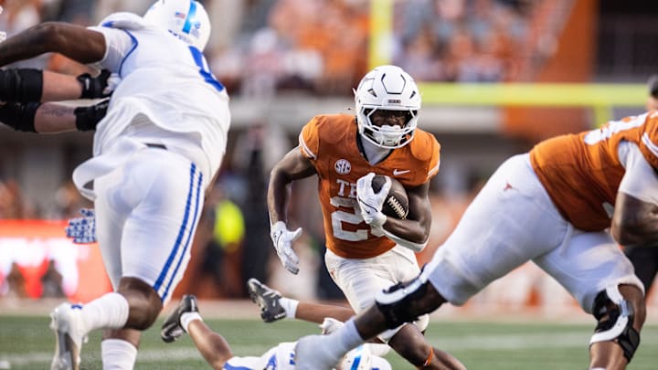Texas Longhorns running back Quintrevion Wisner (26) runs against the Kentucky Wildcats during the third quarter at Darrell K Royal-Texas Memorial Stadium. 