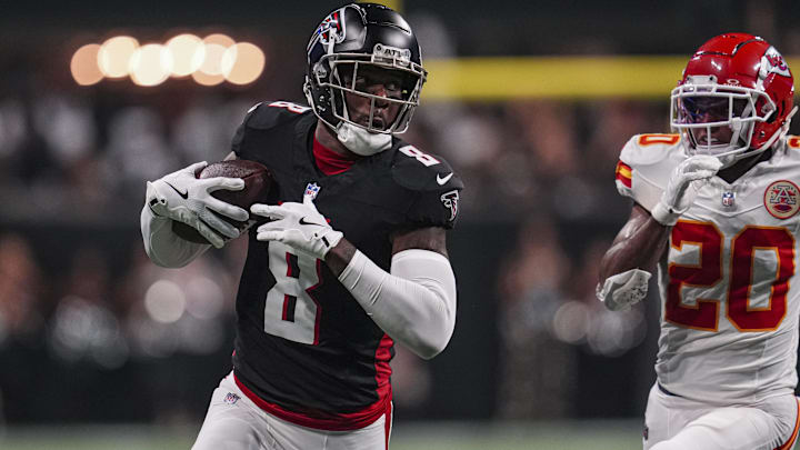 Atlanta Falcons tight end Kyle Pitts (8) runs against Kansas City Chiefs safety Justin Reid (20) after a catch during the first half at Mercedes-Benz Stadium. 