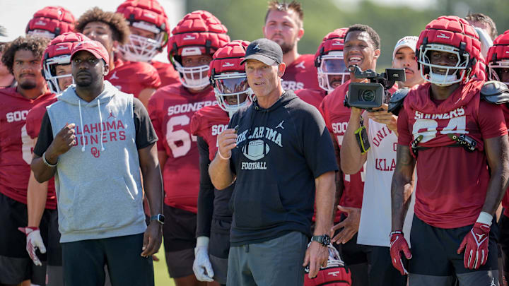 Oklahoma coach Brent Venables Oklahoma coach Brent Venables