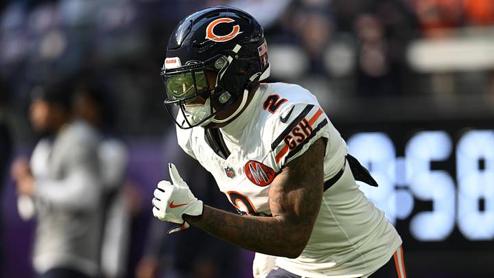 Chicago Bears wide receiver DJ Moore (2) warms up before a game against the Minnesota Vikings.