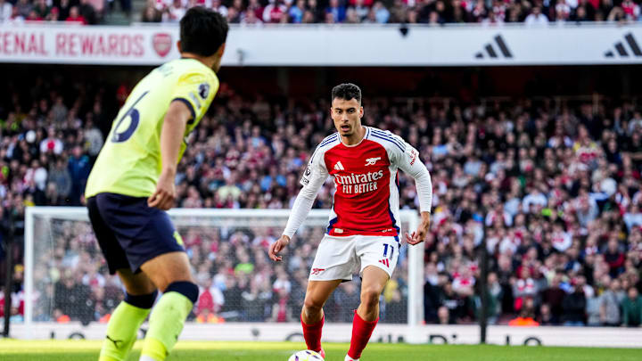 O brasileiro Gabriel Martinelli deve ganhar nova chance entre os 11