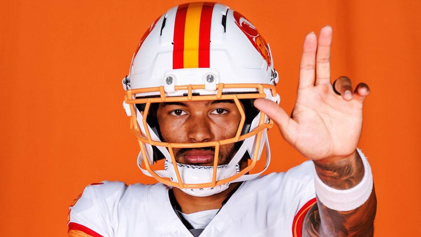Cowboys WR CeeDee Lamb Ranks Bucs WR Emeka Egbuka's Celebration in the Top Tier