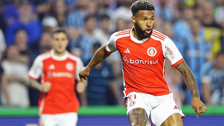 Wesley é dos desfalques do Internacional para o confronto com o Fluminense 