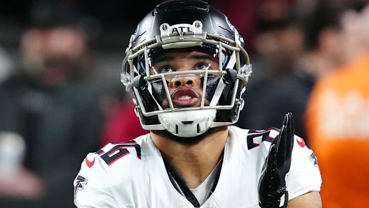 Atlanta Falcons running back Avery Williams (26) warms up before a game against the Las Vegas Raiders. Atlanta Falcons running back Avery Williams (26) warms up before a game against the Las Vegas Raiders.