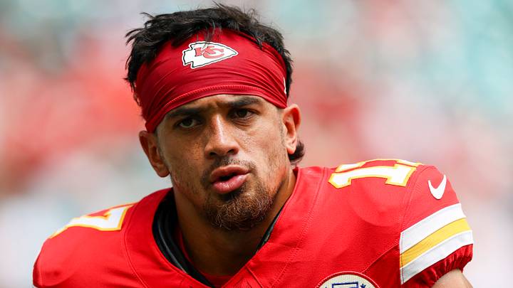 Sep 27, 2026; Miami Gardens, Florida, USA; Kansas City Chiefs safety Alohi Gilman (17) looks on before a game against the Miami Dolphins at Hard Rock Stadium. Mandatory Credit: Nathan Ray Seebeck-Imagn Images Sep 27, 2026; Miami Gardens, Florida, USA; Kansas City Chiefs safety Alohi Gilman (17) looks on before a game against the Miami Dolphins at Hard Rock Stadium. Mandatory Credit: Nathan Ray Seebeck-Imagn Images