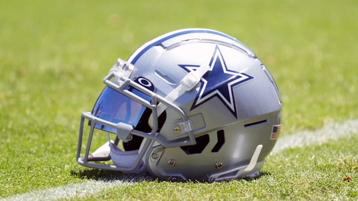 Jul 27, 2023; Oxnard, CA, USA; A Dallas Cowboys helmet with Oakley visor at training camp at Marriott Residence Inn-River Ridge Playing Fields. Mandatory Credit: Kirby Lee-Imagn Images Jul 27, 2023; Oxnard, CA, USA; A Dallas Cowboys helmet with Oakley visor at training camp at Marriott Residence Inn-River Ridge Playing Fields. Mandatory Credit: Kirby Lee-Imagn Images