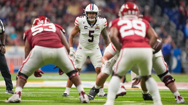 Arizona linebacker Jacob Manu (5) readies himself for the next play against Oklahoma in the 2023 Alamo Bowl. 