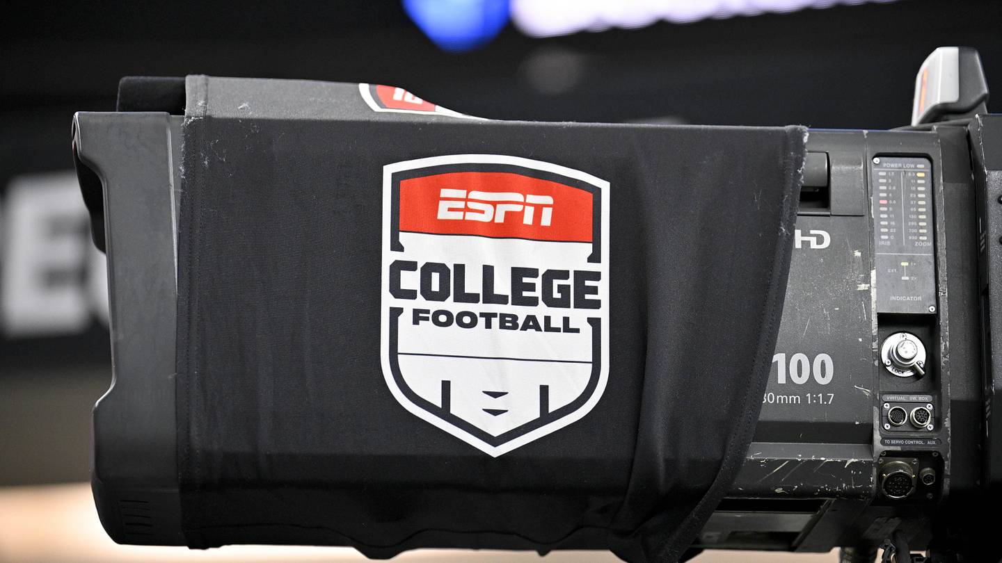 College Football Recruiting Battle Ends With No. 8 RB Rejecting Three Major Programs