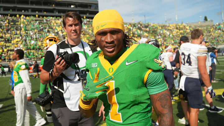 Oregon Ducks receiver Dakorien Moore against Montana State