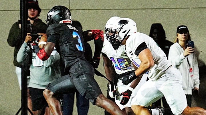 Team Roses' Easton Royal (3) runs into the end zone for a touchdown during the Under Armour All-America Game Saturday, Jan. 3, 2026 at Spec Martin Stadium in DeLand.