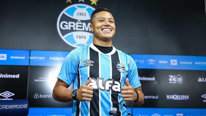 Marlon será o camisa 23 do Grêmio em 2025