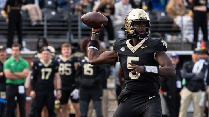 Deshawn Purdie throws a pass against SMU