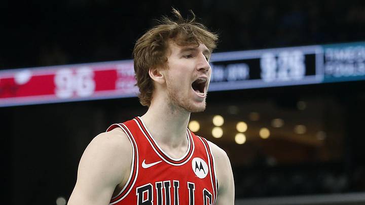 Chicago Bulls forward Matas Buzelis (14) 