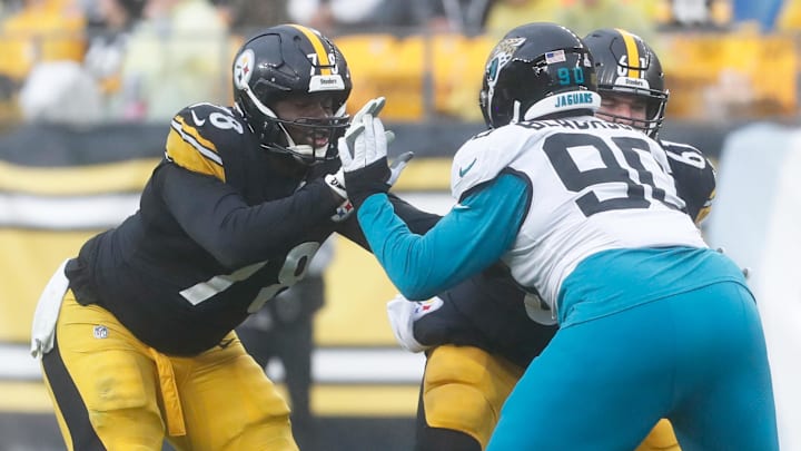Pittsburgh Steelers guard James Daniels (78) blocks at the line of scrimmage against Jacksonville Jaguars defensive end Angelo Blackson (90) during the fourth quarter at Acrisure Stadium. Pittsburgh Steelers guard James Daniels (78) blocks at the line of scrimmage against Jacksonville Jaguars defensive end Angelo Blackson (90) during the fourth quarter at Acrisure Stadium.