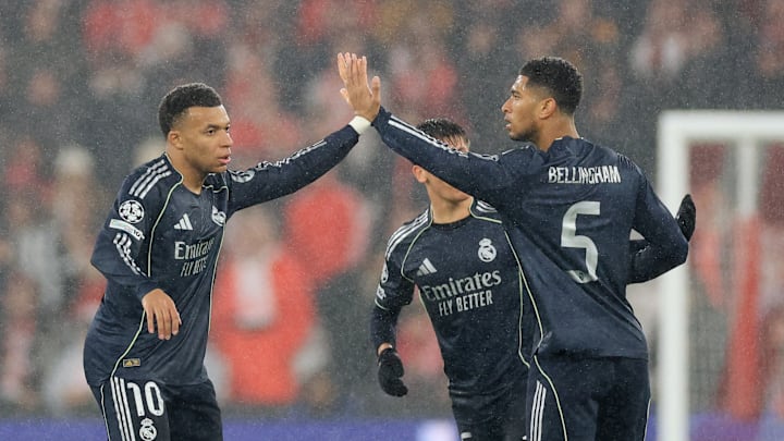 TOPSHOT-FBL-EUR-C1-BENFICA-REAL MADRID