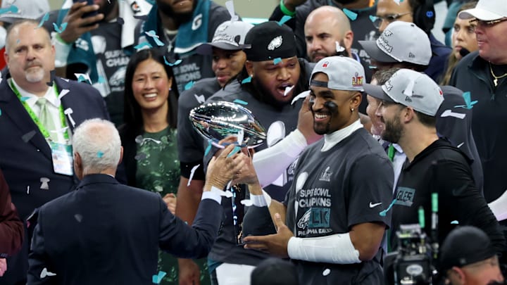 Jalen Hurts dirigió la ofensiva de los Eagles en el Super Bowl 