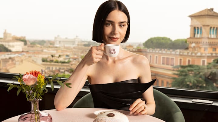 Emily in Paris - Netflix  Emily in Paris - Netflix