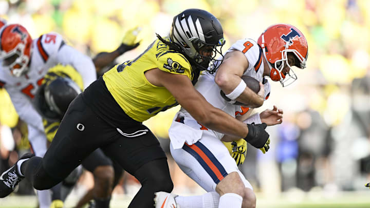Matayo Uiagalelei sacks Illinois quarterback Luke Altmyer in a 38-9 win last October. Mandatory Credit: Troy Wayrynen-Imagn Images