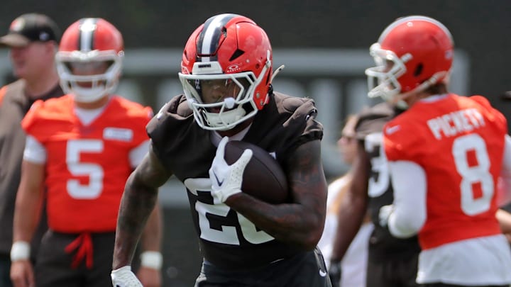 Cleveland Browns running back Pierre Strong Jr. (20) runs for yards during practice at NFL minicamp, Tuesday, June 10, 2025, in Berea, Ohio.