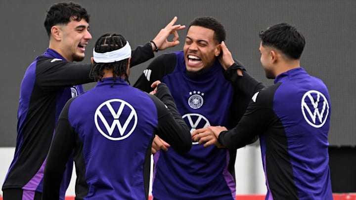 Felix Nmecha (Mitte) droht das WM-Aus