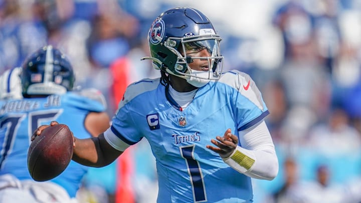 Tennessee Titans quarterback Cam Ward (1) looks for a receiver through the Indianapolis Colts defense during the fourth quarter at Nissan Stadium in Nashville, Tenn., Sunday, Sept. 21, 2025.