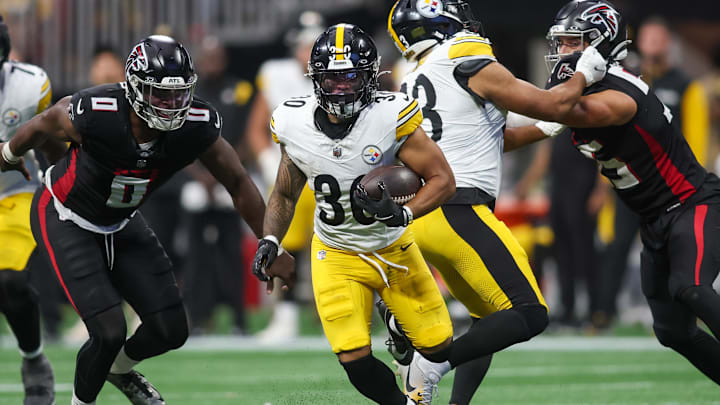 Sep 8, 2024; Atlanta, Georgia, USA; Pittsburgh Steelers running back Jaylen Warren (30) runs the ball against the Atlanta Falcons in the fourth quarter at Mercedes-Benz Stadium. Mandatory Credit: Brett Davis-Imagn Images