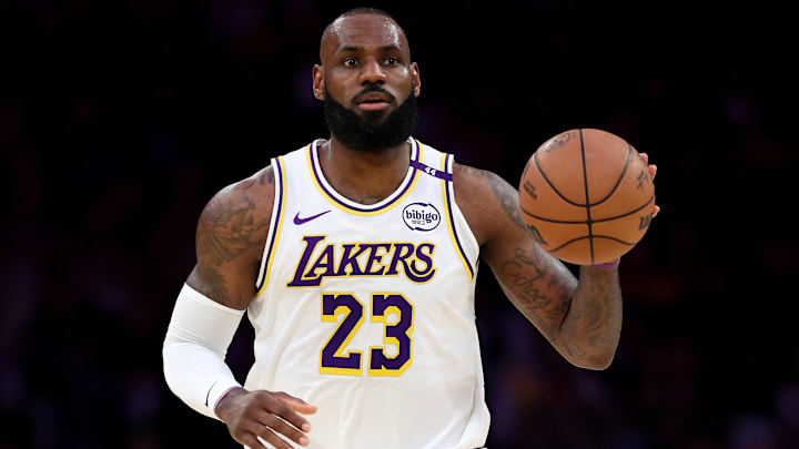 Chicago Bulls v Los Angeles Lakers
