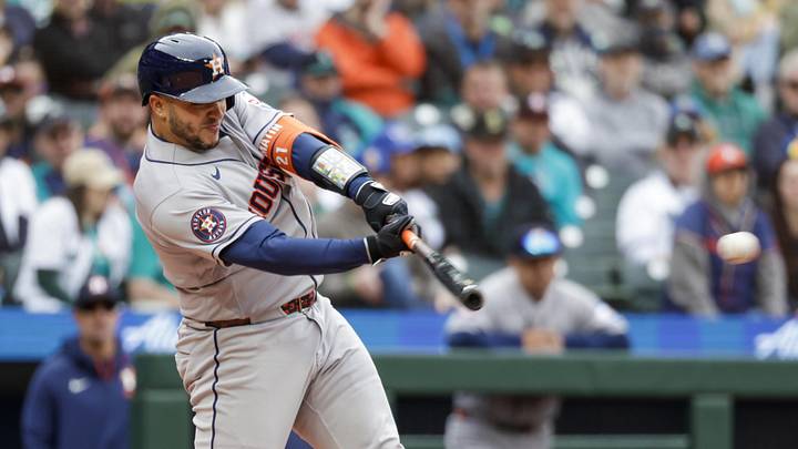 Houston Astros catcher Yainer Diaz (21) hits an RBI-single against the Seattle Mariners Houston Astros catcher Yainer Diaz (21) hits an RBI-single against the Seattle Mariners