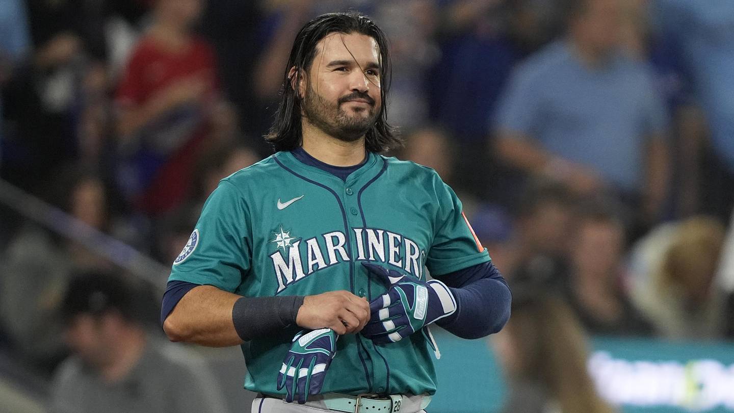 Die Reds verpflichten Slugger Eugenio Suárez für ein Jahr