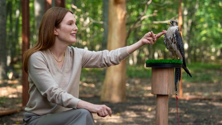 Sirens. Julianne Moore in episode 104 of Sirens