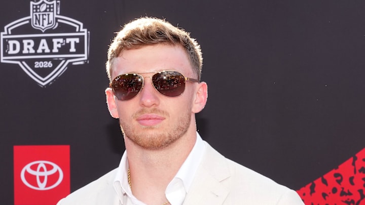 Apr 23, 2026; Pittsburgh, PA, USA; Oregon Ducks defensive back Dillon Thieneman poses on the red carpet before the 2026 NFL Draft at Point State Park. Mandatory Credit: Kirby Lee-Imagn Images Apr 23, 2026; Pittsburgh, PA, USA; Oregon Ducks defensive back Dillon Thieneman poses on the red carpet before the 2026 NFL Draft at Point State Park. Mandatory Credit: Kirby Lee-Imagn Images