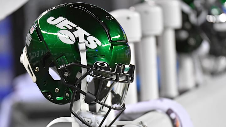 Aug 12, 2022; Philadelphia, Pennsylvania, USA; New York Jets helmet on the sidelines against the Philadelphia Eagles at Lincoln Financial Field. Mandatory Credit: Eric Hartline-Imagn Images Aug 12, 2022; Philadelphia, Pennsylvania, USA; New York Jets helmet on the sidelines against the Philadelphia Eagles at Lincoln Financial Field. Mandatory Credit: Eric Hartline-Imagn Images