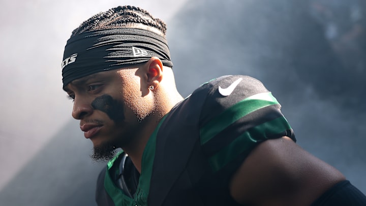 NY Jets quarterback Justin Fields
