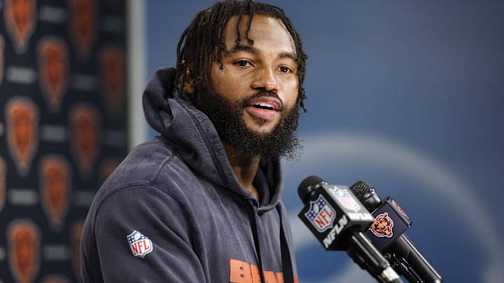 Chicago Bears running back D'Andre Swift (4) speaks during training camp at Halas Hall.