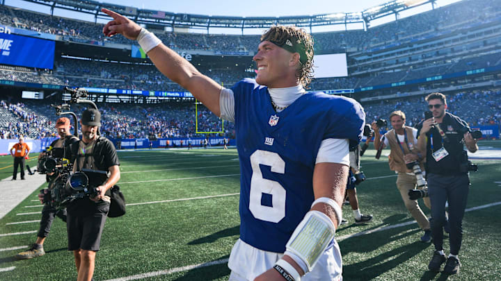 New York Giants quarterback Jaxson Dart (6) points after defeating the Los Angeles Chargers at MetLife Stadium, Sep 28, 2025, East Rutherford, NJ, USA.