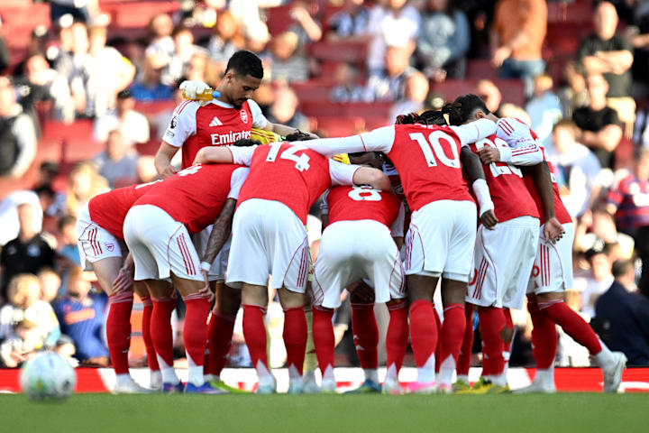 นักเตะอาร์เซนอลรวมกลุ่มกัน