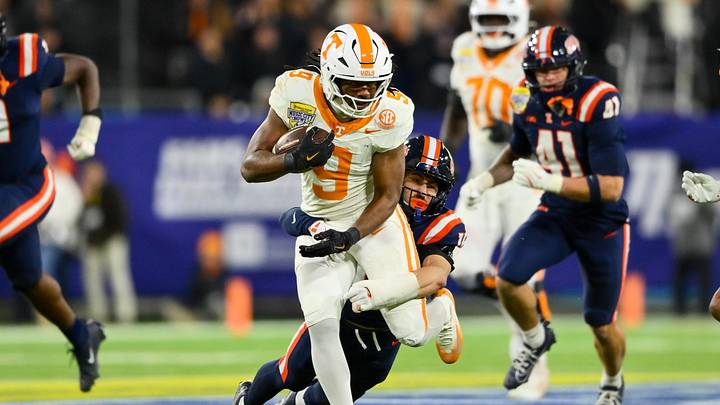 Illinois Fighting Illini defensive back Tyson Rooks (19) tackles Tennessee Volunteers running back Star Thomas (9) during the second half at Nissan Stadium.