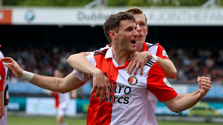 Santiago Giménez celebra un gol con el Feyenoord.