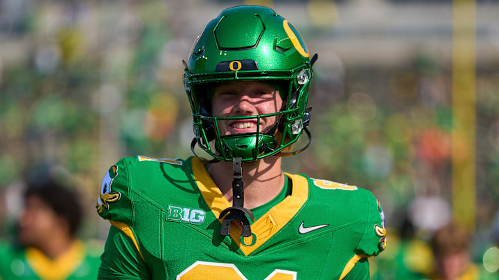 Former Oregon true freshman tight end Vander Ploog smiles during warmups before the Ducks' 69-3 Week 2 win over Oklahoma State.