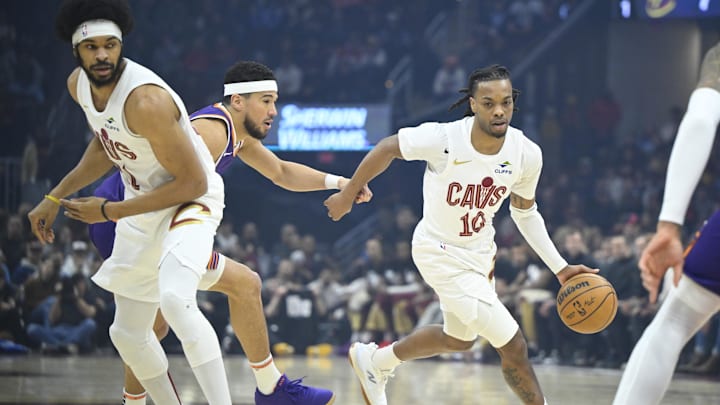 Jan 20, 2025; Cleveland, Ohio, USA; Cleveland Cavaliers guard Darius Garland (10) dribbles around center Jarrett Allen (31) and Phoenix Suns guard Devin Booker (1) in the first quarter at Rocket Mortgage FieldHouse. Mandatory Credit: David Richard-Imagn Images Jan 20, 2025; Cleveland, Ohio, USA; Cleveland Cavaliers guard Darius Garland (10) dribbles around center Jarrett Allen (31) and Phoenix Suns guard Devin Booker (1) in the first quarter at Rocket Mortgage FieldHouse. Mandatory Credit: David Richard-Imagn Images