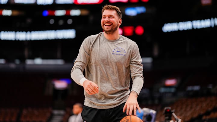 Luka Doncic fue cambiado el domingo a los Lakers