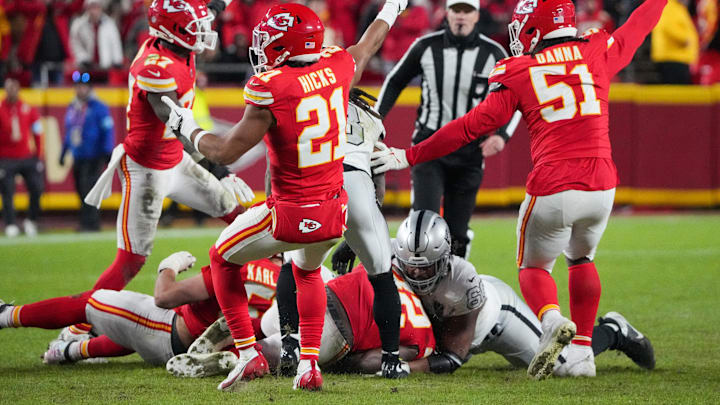 Nov 29, 2024; Kansas City, Missouri, USA; Kansas City Chiefs recover a fumbled snap during the second half at GEHA Field at Arrowhead Stadium. Mandatory Credit: Denny Medley-Imagn Images Nov 29, 2024; Kansas City, Missouri, USA; Kansas City Chiefs recover a fumbled snap during the second half at GEHA Field at Arrowhead Stadium. Mandatory Credit: Denny Medley-Imagn Images