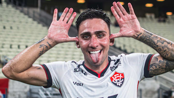 Gustavo Mosquito deve ser titular do Vitória contra o Maranhão