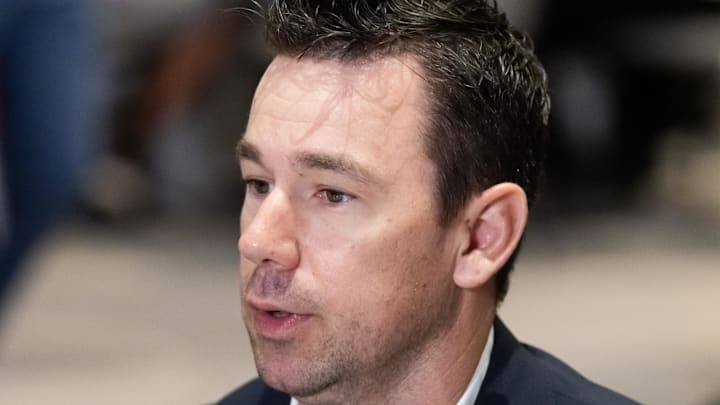 Mar 31, 2026; Phoenix, AZ, USA; Las Vegas Raiders head coach Klint Kubiak during the 2026 NFL Annual League Meeting at the Arizona Biltmore. Mandatory Credit: Mark J. Rebilas-Imagn Images Mar 31, 2026; Phoenix, AZ, USA; Las Vegas Raiders head coach Klint Kubiak during the 2026 NFL Annual League Meeting at the Arizona Biltmore. Mandatory Credit: Mark J. Rebilas-Imagn Images