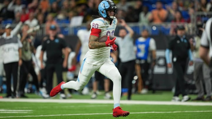 Arlington Renegades tight end Sal Cannella (80) 